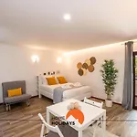 #027 Belavista Studio Pool & Central Apartment